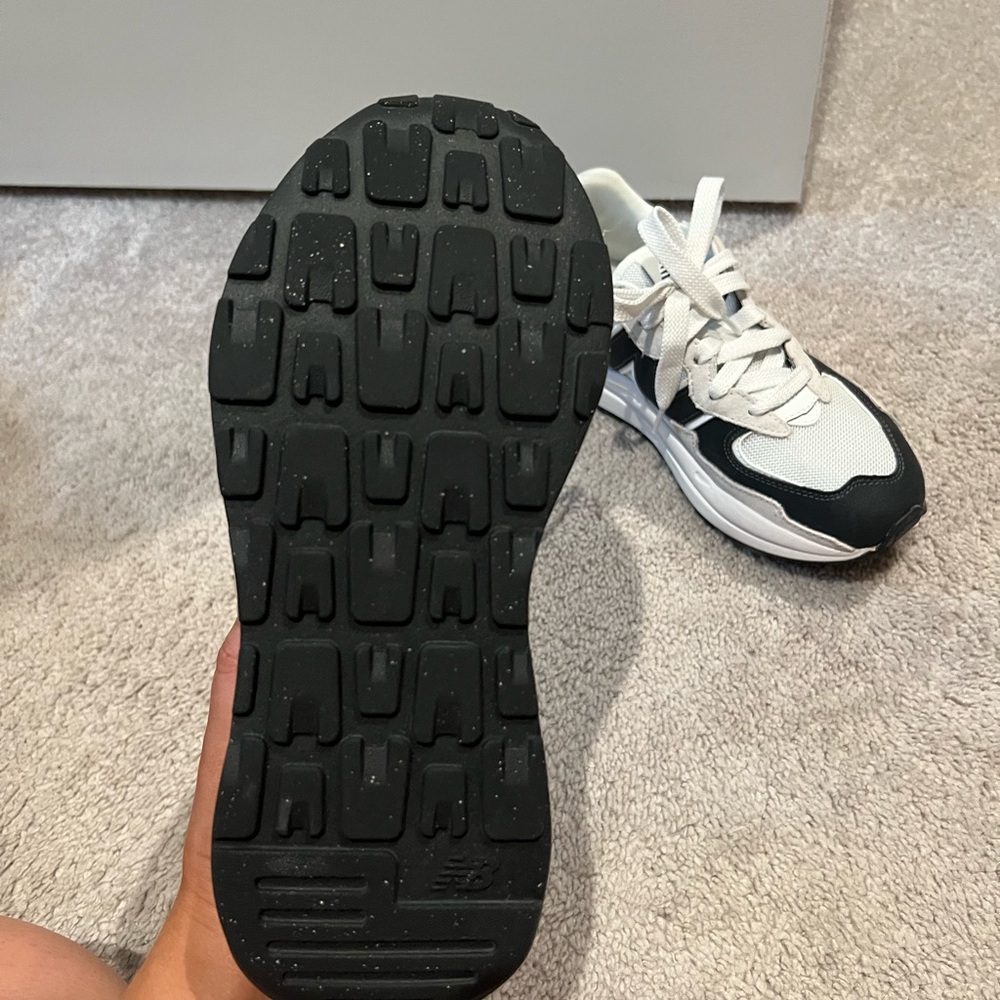 New Balance 57/40 in White Black - Picture 4 of 4